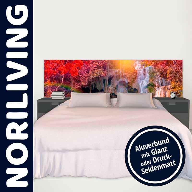 Schlafzimmer mit elegantem Bett und farbenfrohem Landschaftsbild-Kopfteil