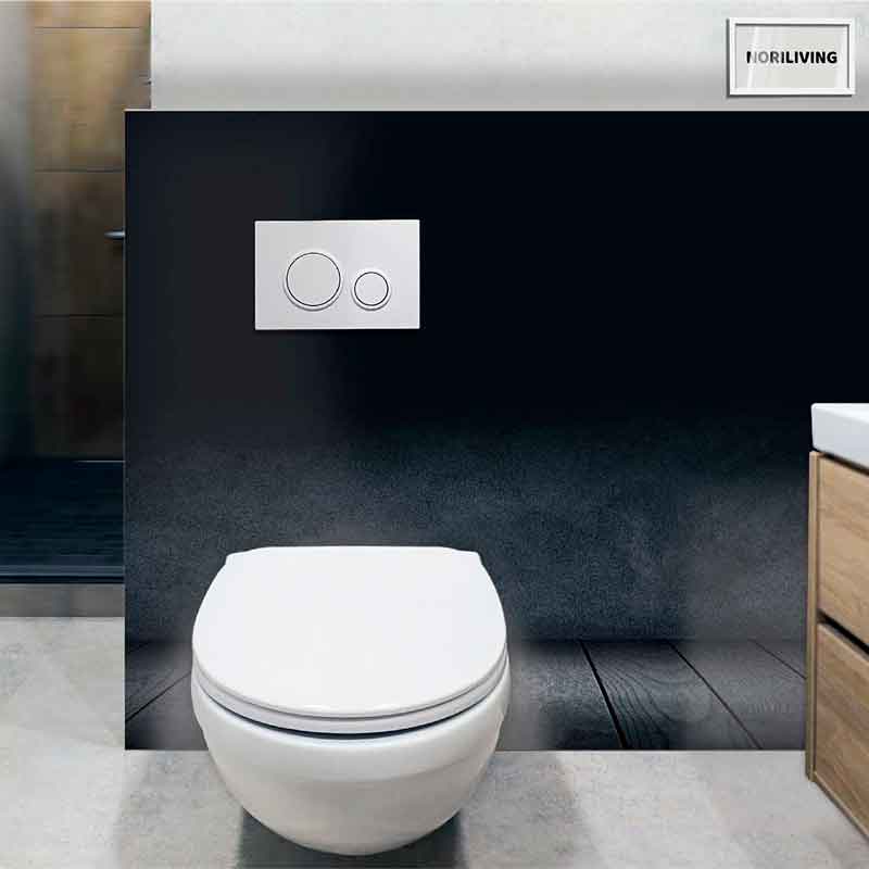 Moderne hängende Toilette mit Wasserspültaste in stilvollem Badezimmer Hängende Toilette mit integrierter Spültaste vor dunkler Wand in modernem Badezimmer, rechts ein Holzschrank sichtbar.