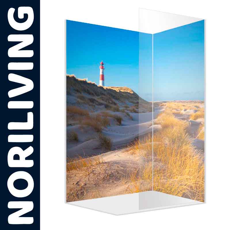 Glasraumteiler mit Leuchtturm und Dünenlandschaft, ideal für stilvolle Wohnräume