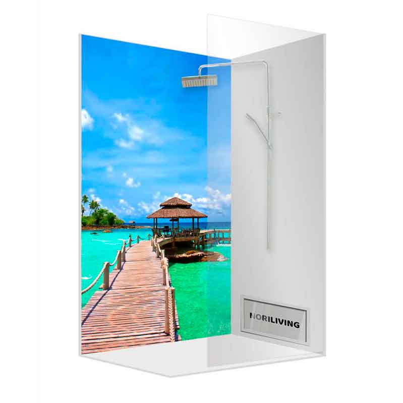 Duschkabine mit tropischem Strandmotiv und Regenduschkopf Moderne Duschkabine mit Glaswänden, verziert mit einem exotischen Strandbild, ausgestattet mit einem Regenduschkopf