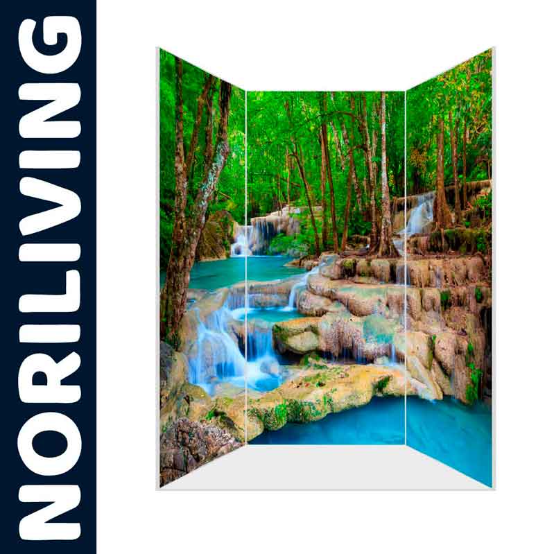 Raumteiler mit lebendigem Wasserfallmotiv im Wald von Noriliving