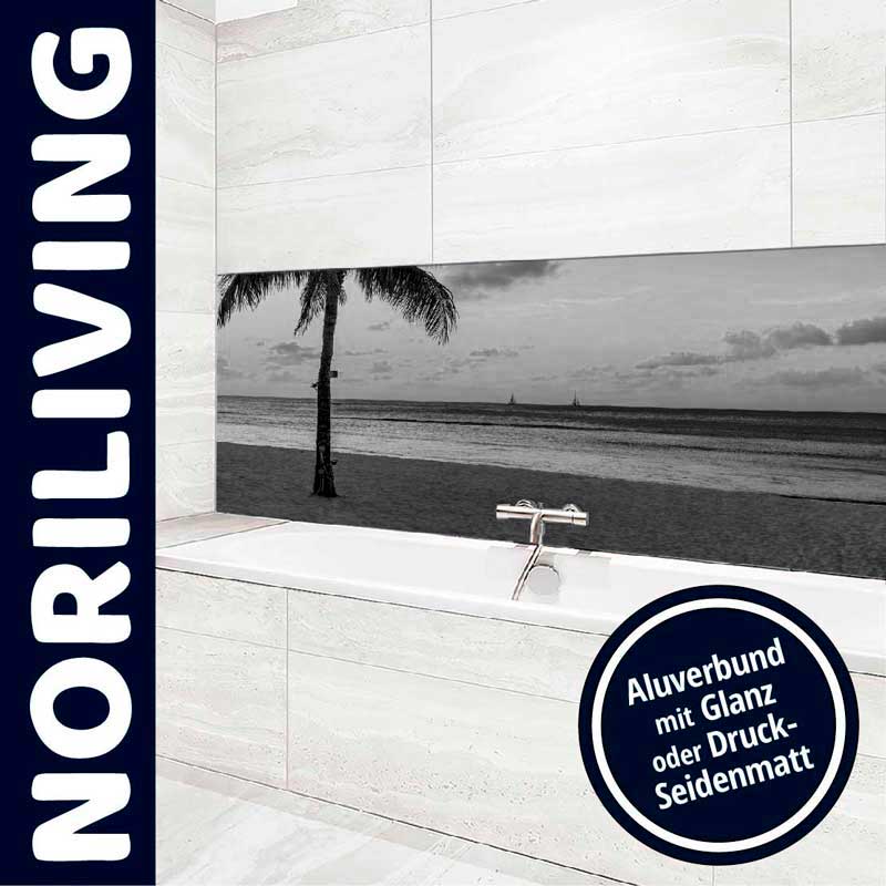 Moderner Badezimmerbereich mit Küstendruck auf Wandpaneel, Aluverbund in Glanz oder Seidenmatt, von Noriliving