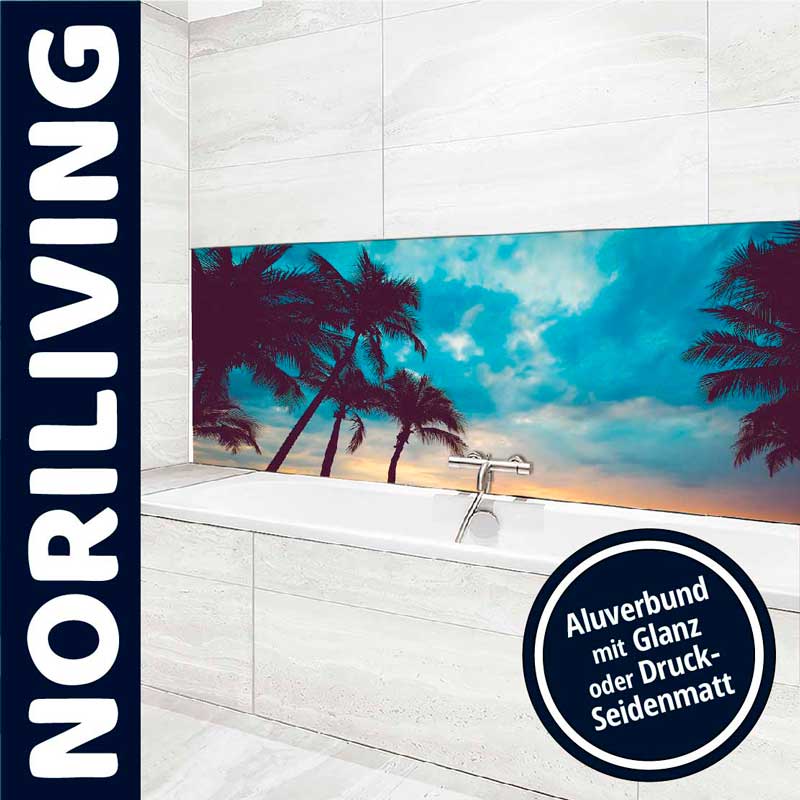 Wandverkleidung im Badezimmer mit Palmen und Himmel, Aluverbund mit Glanz oder Druck-Seidenmatt von Noriliving