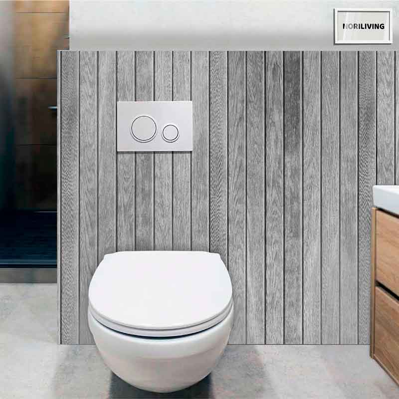 Hängende Wandtoilette vor Holzvertäfelung und moderner Druckspüle