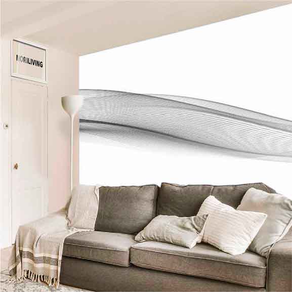 Ein modernes Wohnzimmer mit einem eleganten grauen Sofa, dekorativen Kissen und einer künstlerischen Wanddekoration in Schwarz-Weiß.