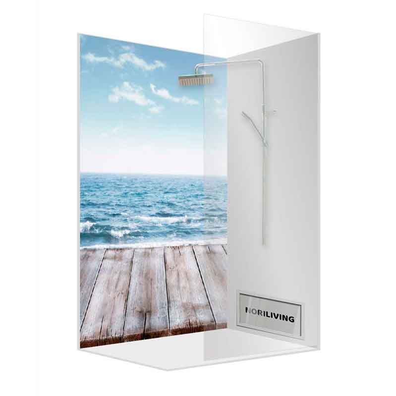 Duschrückwand mit Meerblick-Motiv und Duscharmatur