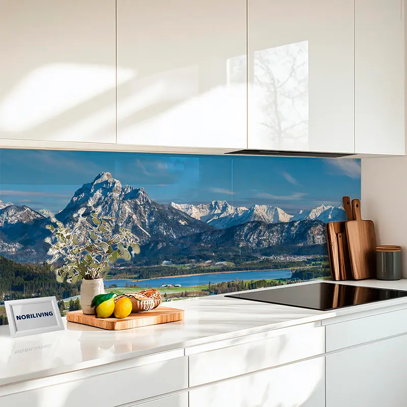 Küchenrückwand Glas mit Bergsee- und Alpenpanorama