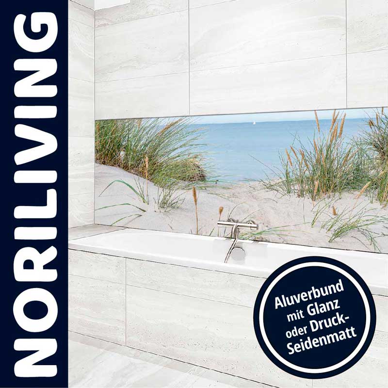 Badezimmerwand mit Strandbild auf Aluverbundplatte, glänzend oder seidenmatt von Noriliving