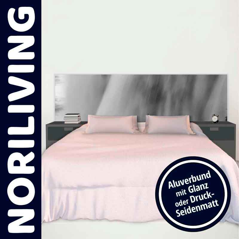 Elegantes Schlafzimmer mit einem Bett und einem glänzenden oder druck-seidenmatten Alubettkopfteil