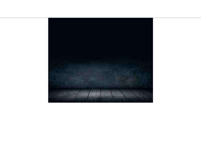 Dunkler industrieller Hintergrund mit Holzboden Dunkler Raum mit Holzboden und Betonwand, ideal für Produktpräsentationen