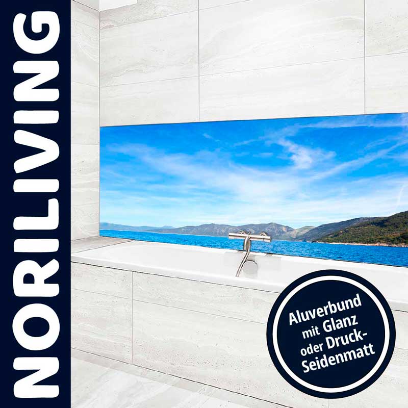 Badezimmer mit Panoramablick auf Meer und Berge, Aluverbund Wandverkleidung von Noriliving in Glanz oder Druck-Seidenmatt