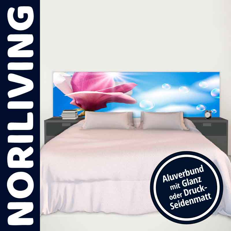 Schlafzimmer mit Noriliving-Bett und floralem Kopfteil aus Aluverbund
