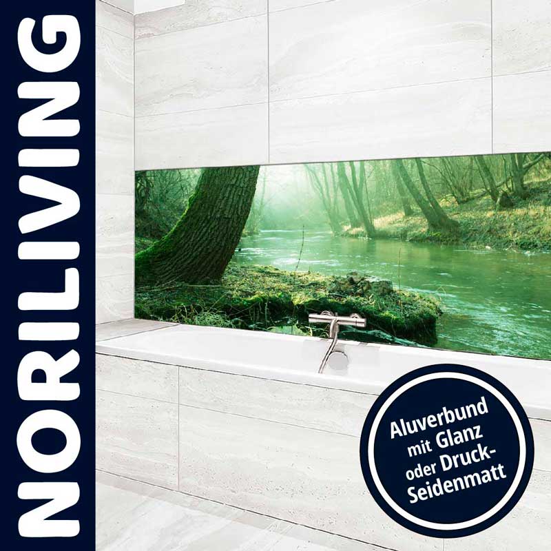 Modernes Badezimmer mit Wandbild eines Waldbaches auf Aluverbund, erhältlich in Glanz oder Druck-Seidenmatt von NORILIVING