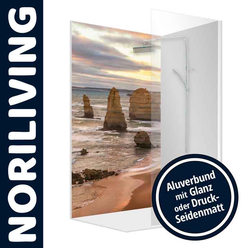 Duschrückwand mit Naturmotiv aus Aluverbund, Glanz oder Seidenmatt Abgebildet ist eine Duschrückwand mit einem Landschaftsmotiv, hergestellt aus Aluverbund mit wählbarer Oberflächenausführung Glanz oder Seidenmatt.