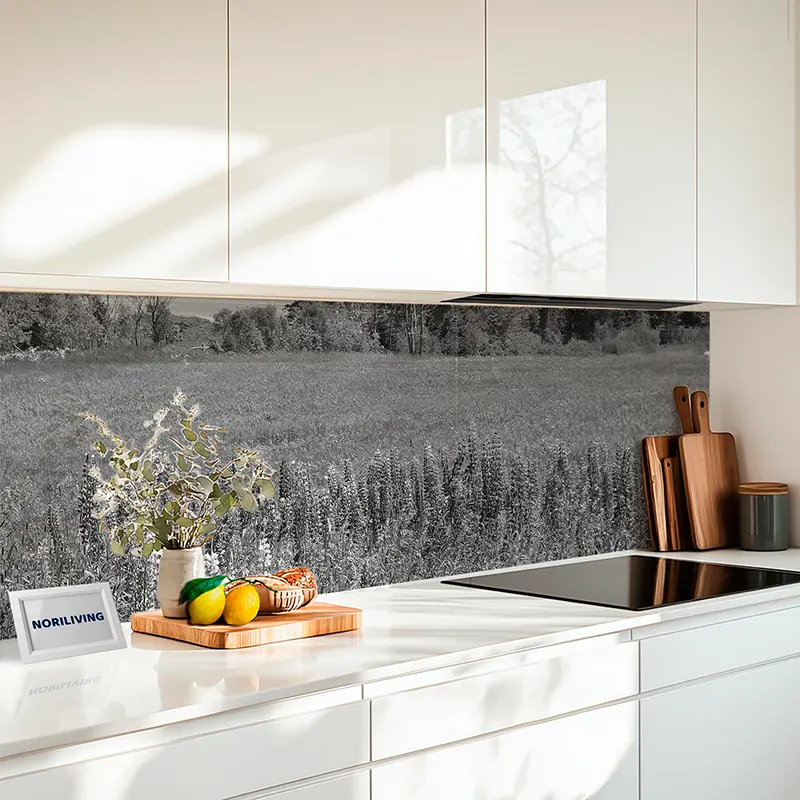 Fliesenspiegel Alu Lila Lupinen entlang eines Zauns 946 schwarz-weiß