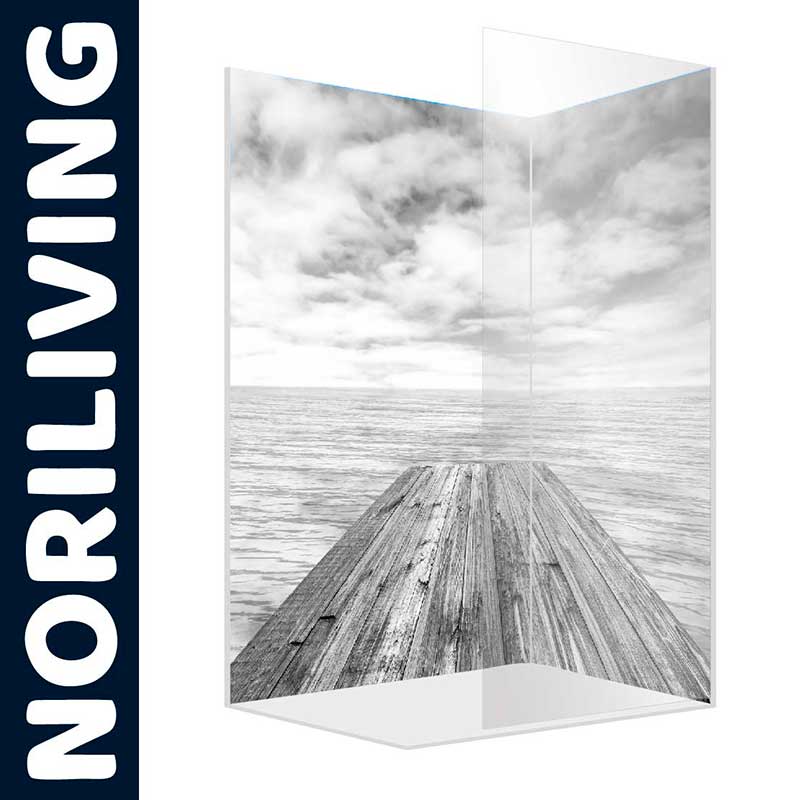 Noriliving Duschabtrennung mit Meeresmotiv Duschabtrennung von Noriliving mit einem Schwarz-Weiß-Design, das einen Holzsteg zeigt, der ins Meer führt und von Wolken überdeckt wird.