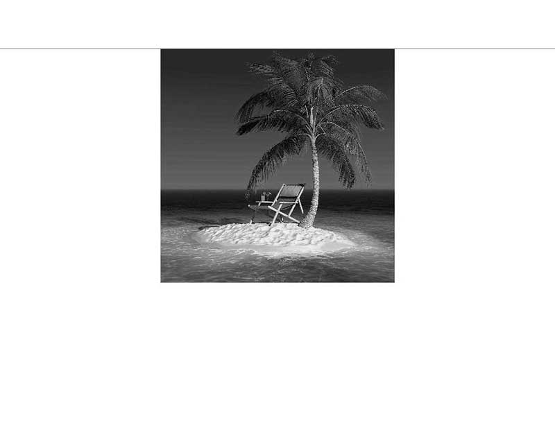 Schwarzweißbild einer einsamen Insel mit einem Liegestuhl, einer Palme und einem Getränk im Meer