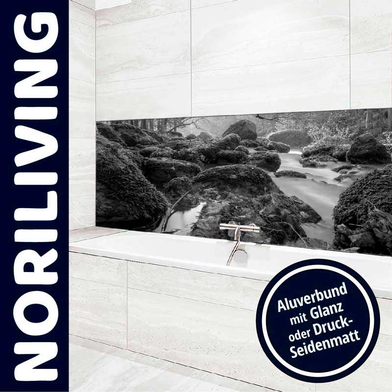 Modernes Badezimmer mit Aluverbund-Wandbild, das eine Naturszene zeigt. Hervorhebung der Materialien Glanz oder Druck-Seidenmatt von NORILIVING.