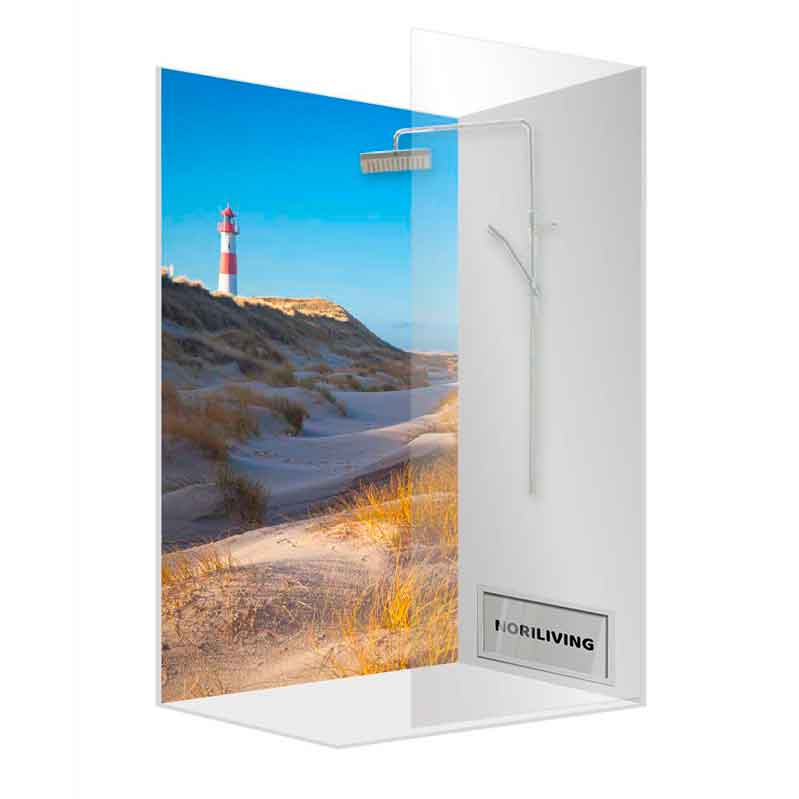 Moderne Duschrückwand mit Dünen und Leuchtturm im Hintergrund