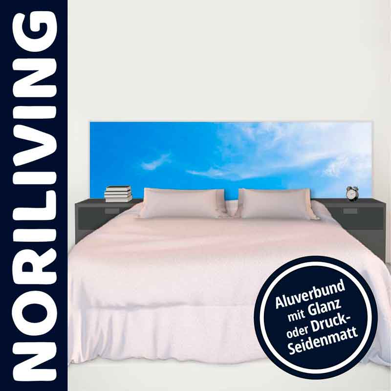 Modernes Bettgestell mit beeindruckendem Kopfteildesign von Noriliving Bettgestell mit blauem Himmel-Kopfteil und Beistelltischen von Noriliving
