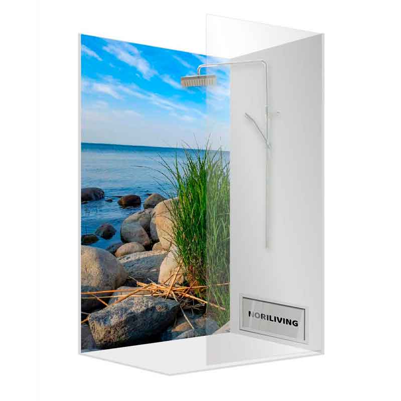 Duschkabine mit Glaswand, die eine Naturkulisse mit Meer und Felsen zeigt