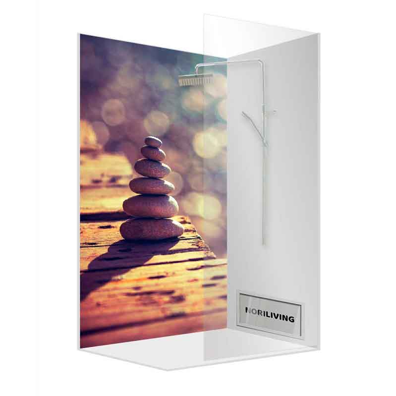 Duschtrennwand mit Zen Steintürmen Motiv Transparente Duschtrennwand mit Zen Steinen im Vordergrund, im Hintergrund verschwommene Lichter