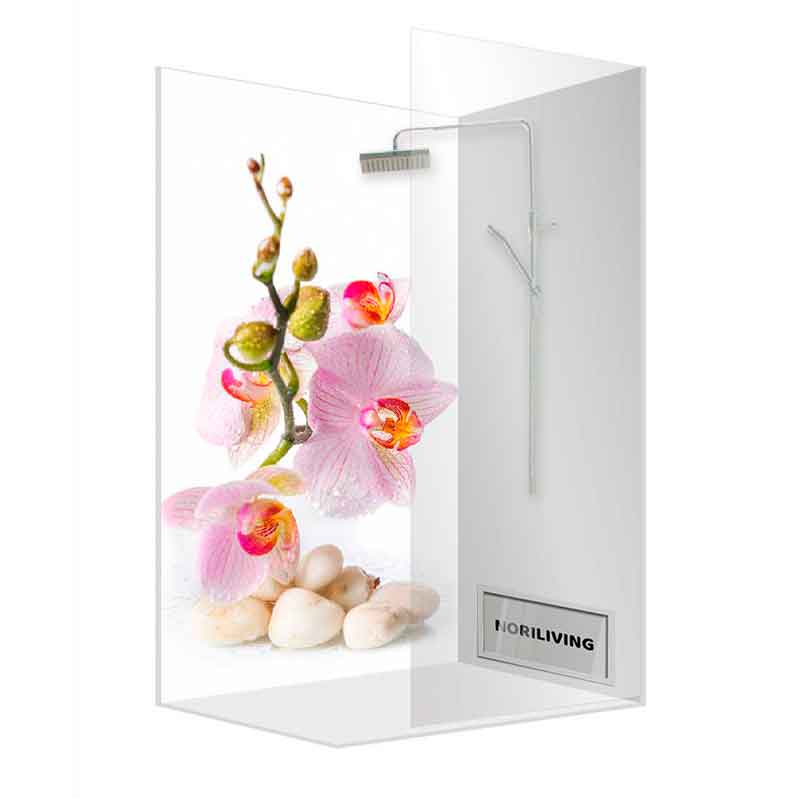 Eckdusche mit Orchideen-Druck und Regenduschkopf Ein Eckdusche mit transparenten Wänden, dekoriert mit einem Orchideenmotiv und ausgestattet mit einem modernen Regenduschkopf.
