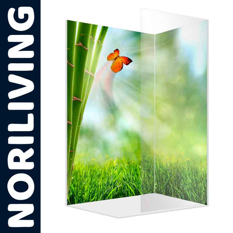 Moderner Raumteiler mit einem Motiv aus Bambus, Schmetterling und grünem Hintergrund