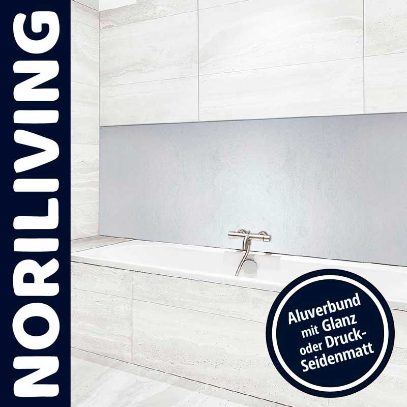 Moderne Küche mit glänzendem Alubond-Panel und stilvoller Armatur. Schriftzug 'NORILIVING' zeigt Marke, Text über Glanz oder Seidenmatt-Alubond vorhanden.
