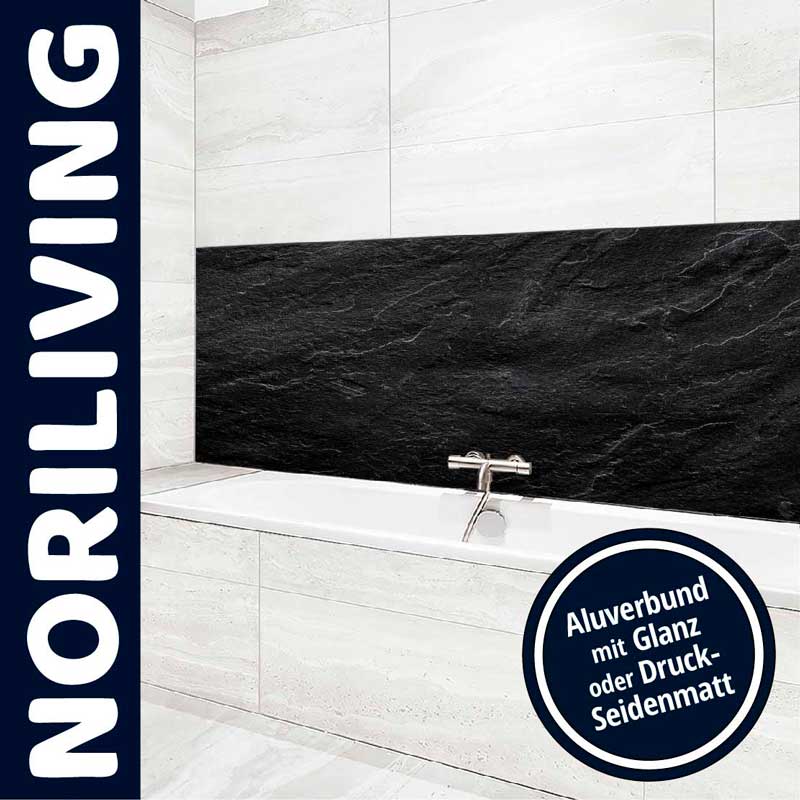 Badewanne mit schwarzer Aluverbund-Wand in modernem Design