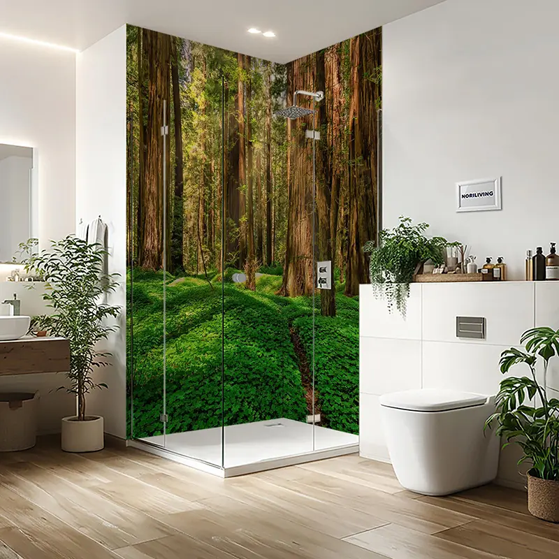 Glasdusche mit fotorealistischer Waldtapete