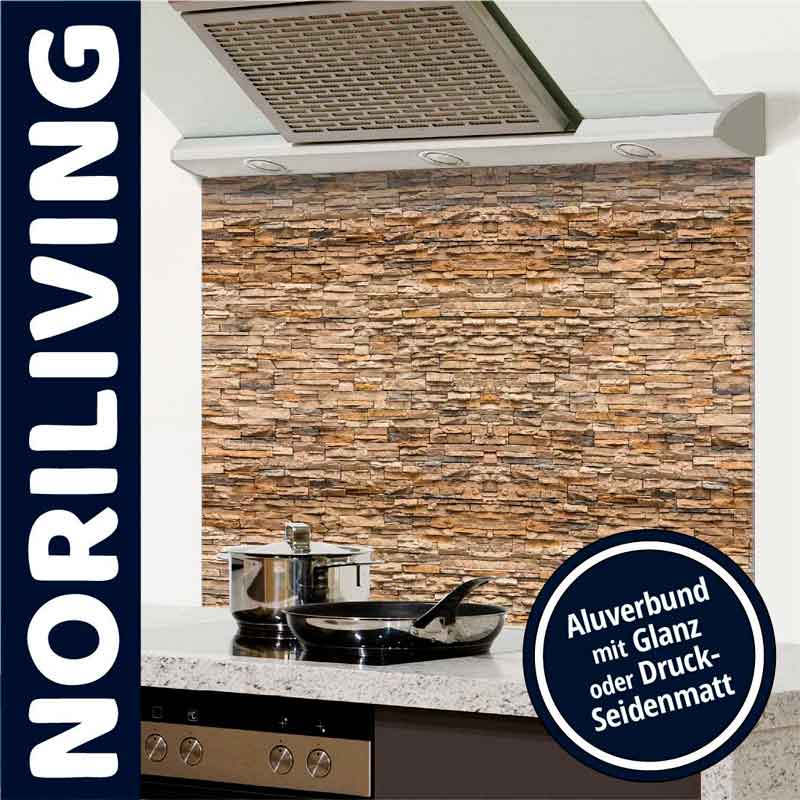 Moderne Küchenrückwand in Steinoptik mit Aluverbund, die über einem Herd angebracht ist. Der Text 'Aluverbund mit Glanz oder Druck-Seidenmatt' ist auf der Grafik zu sehen.