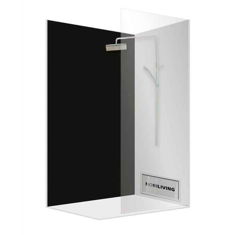 Transparente Glasduschabtrennung mit schwarzem akzentuierendem Hintergrund und Regenwaldduschkopf von Noriliving