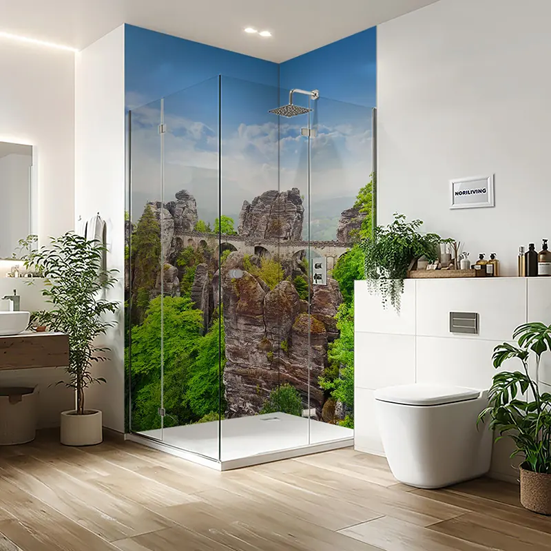 Dusche mit Wandbild Felsenbrücke und grünen Pflanzen