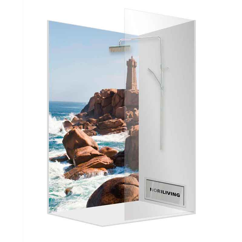 Moderne Duschwand mit einem Bild von einer felsigen Küste und einem Leuchtturm im Hintergrund.