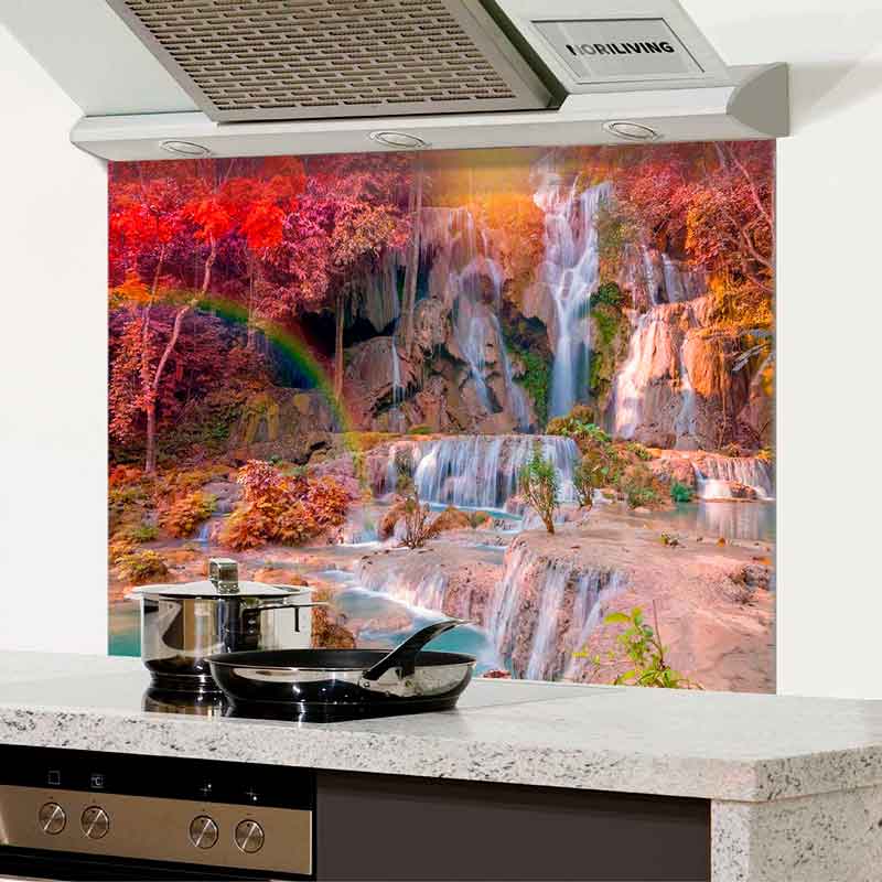 Dekorative Küchenrückwand mit buntem Wasserfall und Regenbogen hinter einem modernen Herd