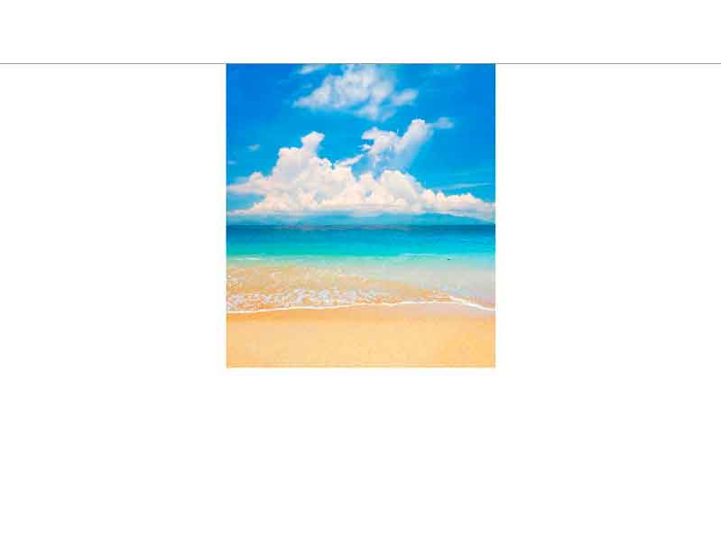 Strandansicht mit blauem Himmel und weißen Wolken Malebuchtstrand mit klarem Wasser, goldenem Sand und blauem Himmel