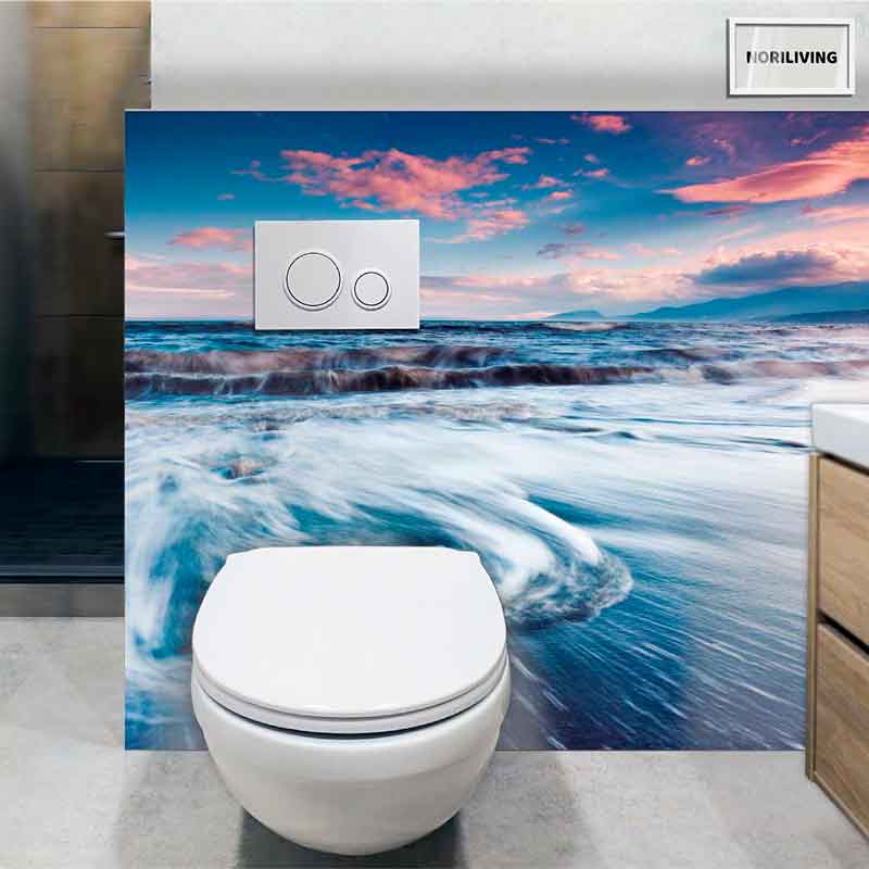 Moderne Toilette mit Meereshintergrund Toilette vor einer Fototapete mit Meeresmotiv und rosa Wolken
