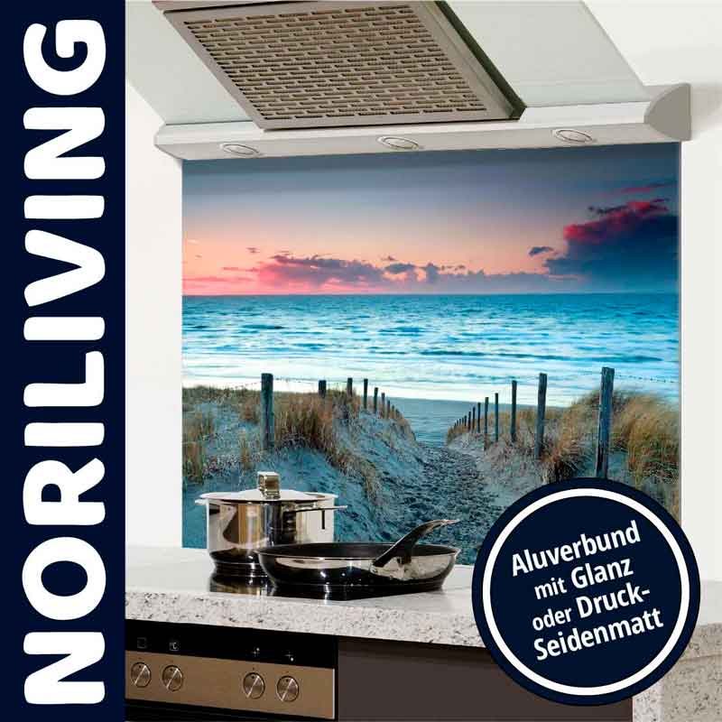 Dekorative Küchenrückwand zeigt malerischen Strandweg bei Sonnenuntergang, erhältlich in Glanz oder Druck-Seidenmatt von NORILIVING