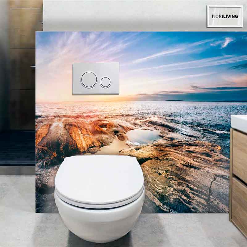 WC mit Landschaftsmotiv - Moderne Badezimmergestaltung Toilette vor einer Wand mit Landschaftsbild von Meer und Felsen im Badezimmer
