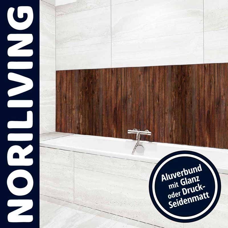 Badezimmer mit einer Wanne und stilvollem Noriliving Aluverbund an der Wand