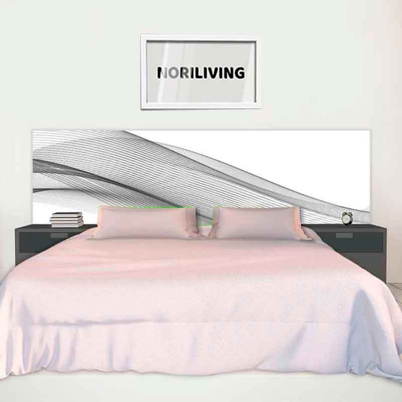 Minimalistisches Schlafzimmer mit großem Bett, schwarz-weißer Wandkunst und Nachttischen