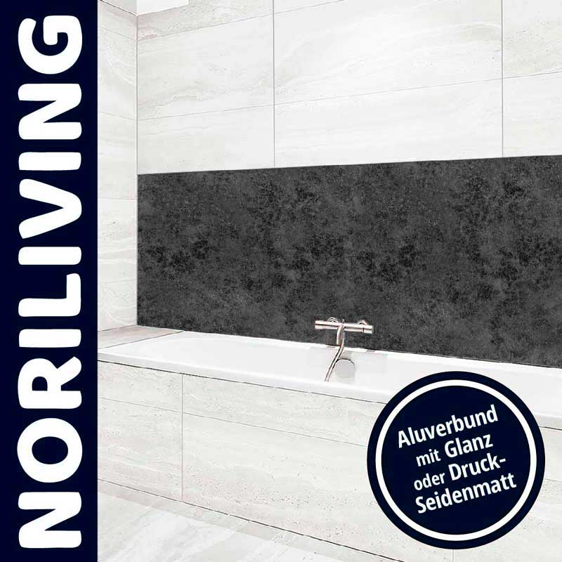 Modernes Badezimmer mit Noriliving Aluverbundplatte hinter der Badewanne, verfügbar in Glanz oder Druck-Seidenmatt.