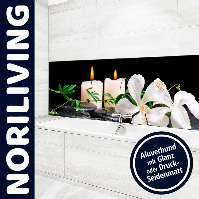 Modernes Badezimmer mit Wandbild aus Aluverbund, Kerzen und Blumenmotiv von Noriliving