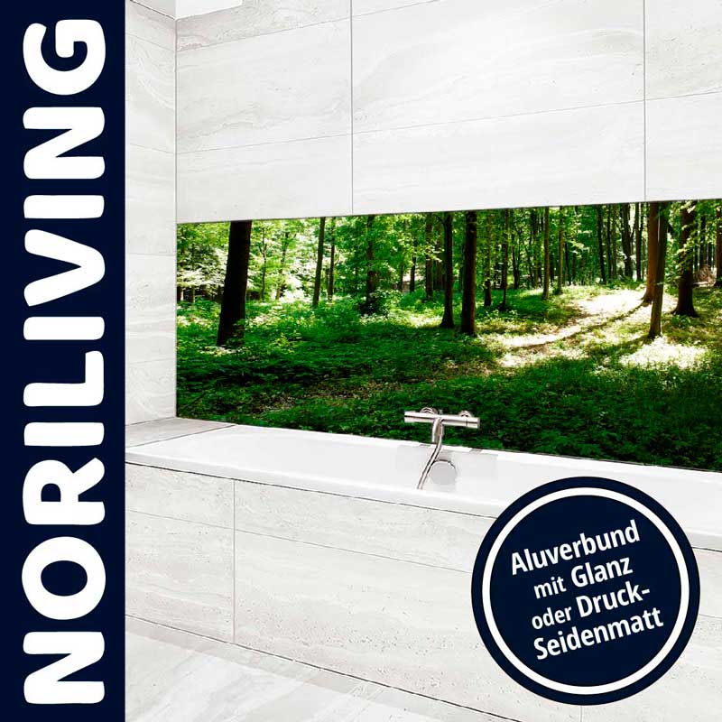 Moderne Badezimmergestaltung mit Naturmotiv-Panel von NORILIVING Badewanne mit dekorativem Waldmotiv-Panel und NORILIVING-Logo