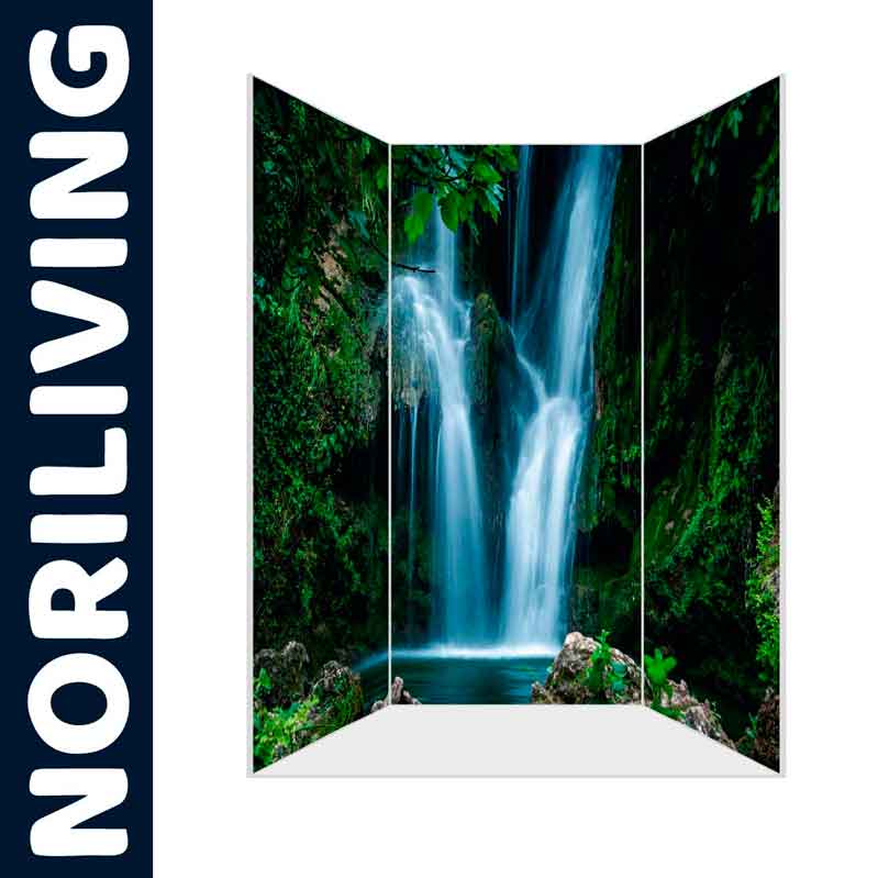 Raumteiler mit Wasserfall-Motiv von Noriliving, zeigt einen Wasserfall in einem grünen Wald