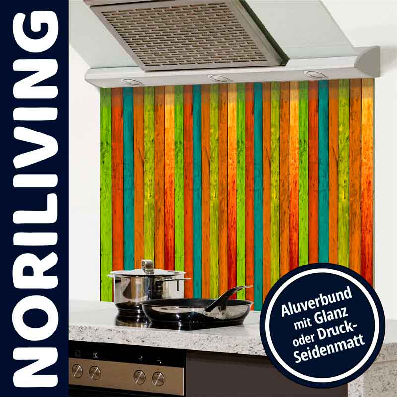 Küchenrückwand aus buntem Aluverbund in Hochglanz oder Seidenmatt mit Kochtöpfen auf dem Herd