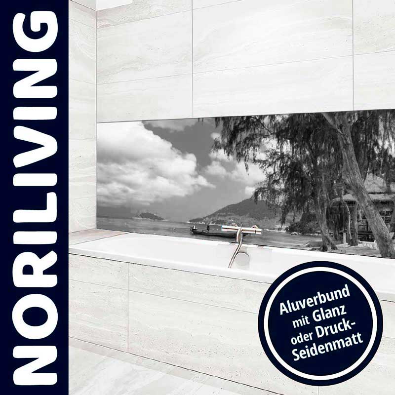Badezimmer-Wandverkleidung aus Aluverbund von NORILIVING, erhältlich in Glanz oder Druck-Seidenmatt, mit Motiv einer idyllischen Küstenlandschaft