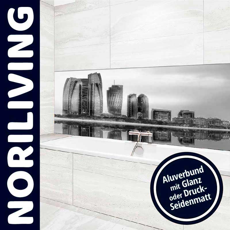Badezimmer mit Panoramabild von Hochhäusern im Aluverbund, erhältlich in Glanz oder Druck-Seidenmatt