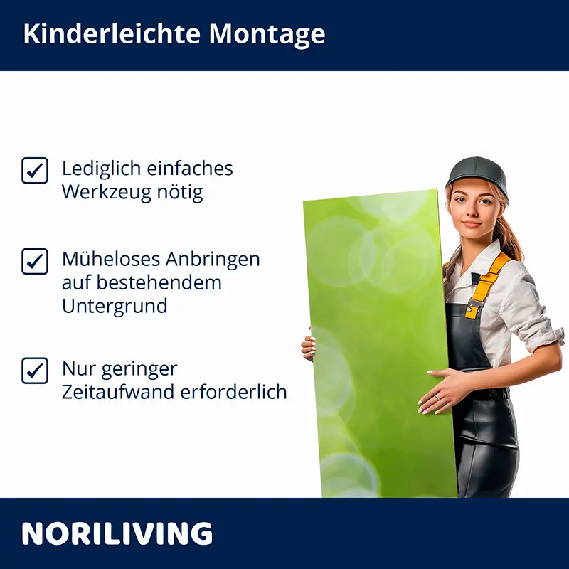 Kinderleichte Montage: Person hält grünes Paneel